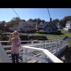 Meet your Posher, Elizabeth